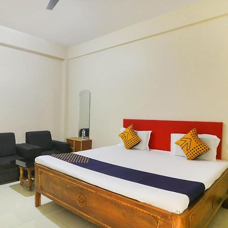 Spot On 68151 Prafulla Palace Hotel Jatani Екстериор снимка
