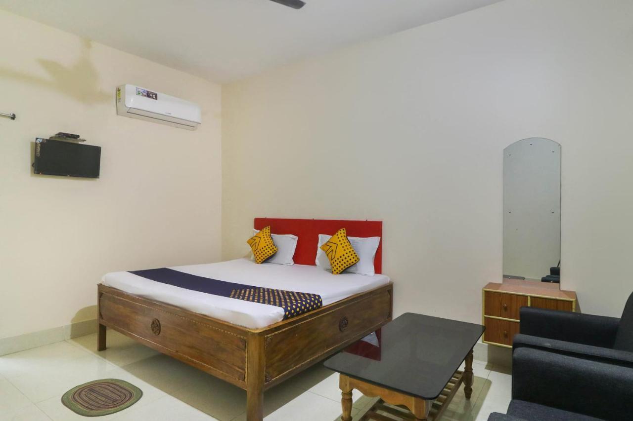 Spot On 68151 Prafulla Palace Hotel Jatani Екстериор снимка