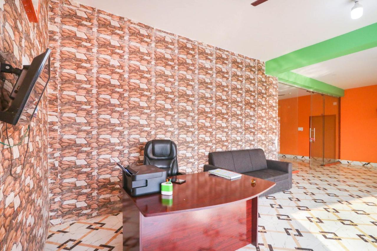 Spot On 68151 Prafulla Palace Hotel Jatani Екстериор снимка