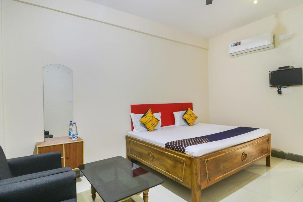 Spot On 68151 Prafulla Palace Hotel Jatani Екстериор снимка