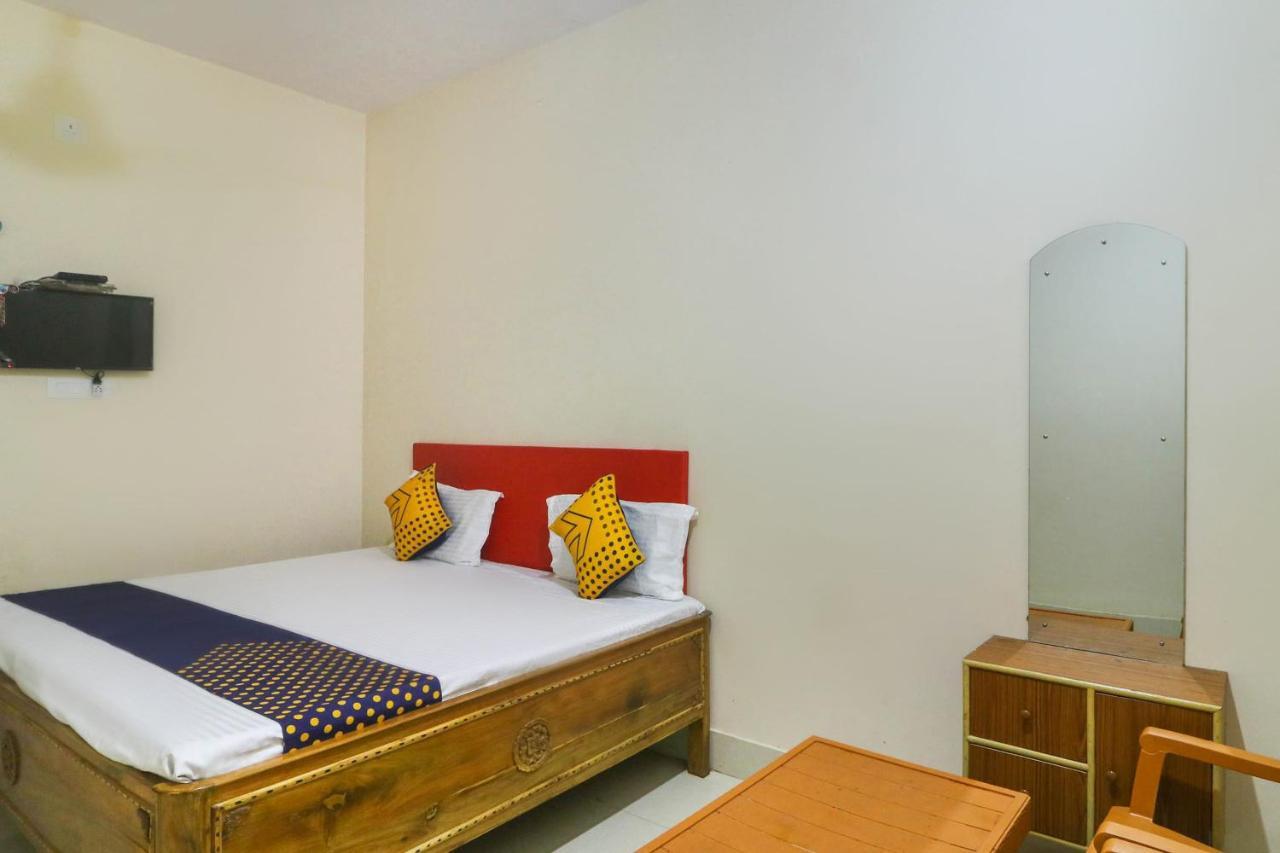 Spot On 68151 Prafulla Palace Hotel Jatani Екстериор снимка