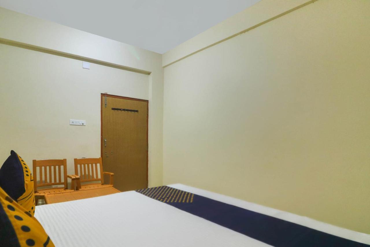 Spot On 68151 Prafulla Palace Hotel Jatani Екстериор снимка