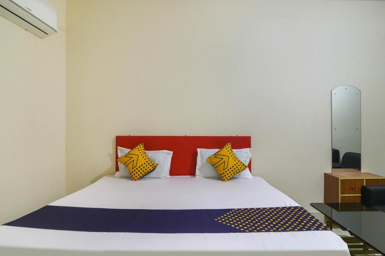 Spot On 68151 Prafulla Palace Hotel Jatani Екстериор снимка